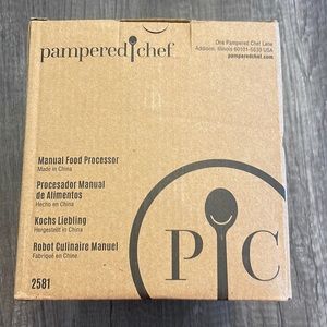 NIB Pampered Chef Manual Food Processor